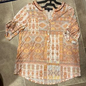 InneR ciRcle half-sleeve/half button up blouse